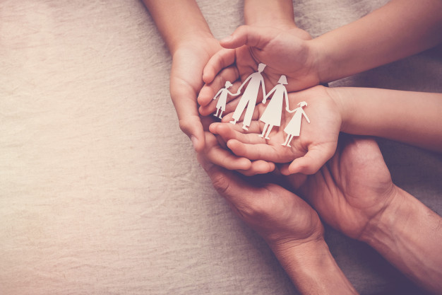 adult children hands holding paper family cutout 49149 811 定期寿险