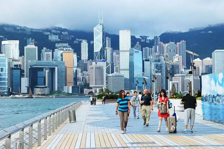 hong kong walking exploration 512 香港「回港易」计划首日2140人返港