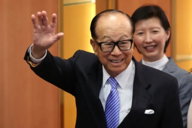 李嘉诚重夺福布斯香港富豪榜首